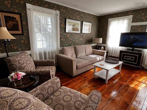 172 Water Street, Shelburne, NS - Indoor Photo Showing Living Room