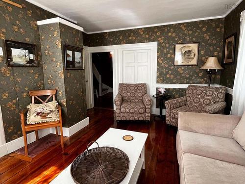 172 Water Street, Shelburne, NS - Indoor Photo Showing Living Room