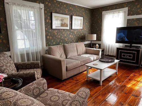 172 Water Street, Shelburne, NS - Indoor Photo Showing Living Room