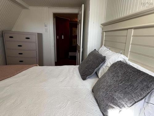 172 Water Street, Shelburne, NS - Indoor Photo Showing Bedroom