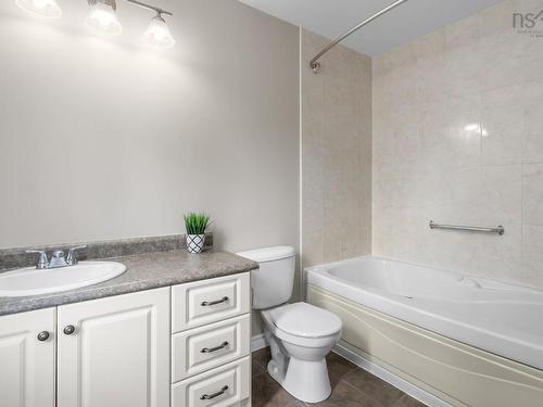 38 Coldstream Run, Dartmouth, NS - Indoor Photo Showing Bathroom