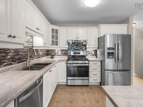 38 Coldstream Run, Dartmouth, NS - Indoor Photo Showing Kitchen With Double Sink With Upgraded Kitchen