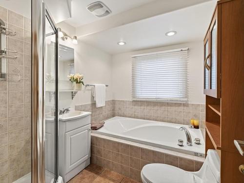 16 Wilcot Lane, Dartmouth, NS - Indoor Photo Showing Bathroom