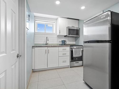 19 Shrewsbury Road, Cole Harbour, NS - Indoor Photo Showing Kitchen