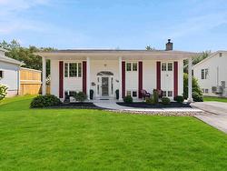 18 P Thomas Drive  Dartmouth, NS B2W 6A1