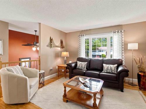 18 P Thomas Drive, Dartmouth, NS - Indoor Photo Showing Living Room