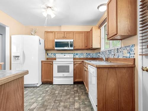 1653 Riverside Drive, Lower Sackville, NS - Indoor Photo Showing Kitchen
