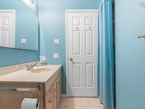 1653 Riverside Drive, Lower Sackville, NS - Indoor Photo Showing Bathroom