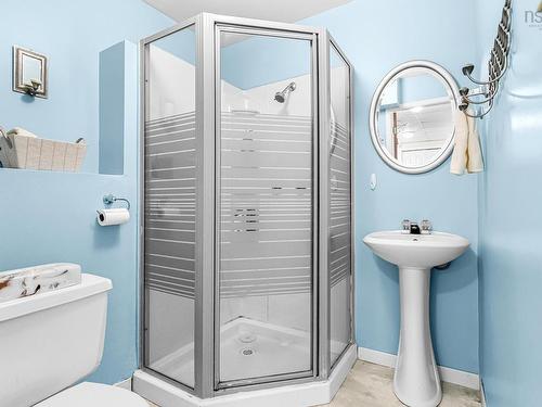 1653 Riverside Drive, Lower Sackville, NS - Indoor Photo Showing Bathroom