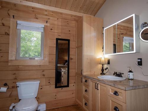 2250 Sandy Point Road, Sandy Point, NS - Indoor Photo Showing Bathroom