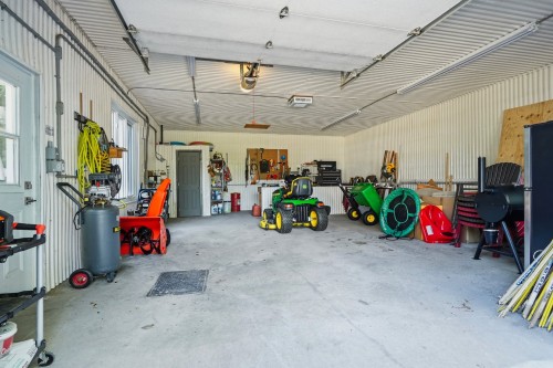 Garage - 4066 Ch. Montpetit, Austin, QC - Indoor Photo Showing Garage