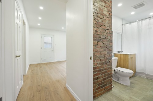 Vue d'ensemble - 2850 Rue Jacques-Hertel, Montréal (Le Sud-Ouest), QC - Indoor Photo Showing Bathroom