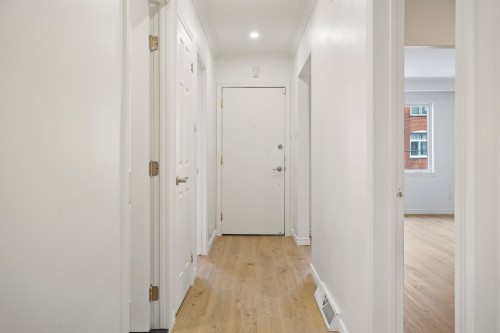 Hall d'entrée/Vestibule - 2850 Rue Jacques-Hertel, Montréal (Le Sud-Ouest), QC - Indoor Photo Showing Other Room