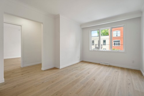Salle familiale - 2850 Rue Jacques-Hertel, Montréal (Le Sud-Ouest), QC - Indoor Photo Showing Other Room