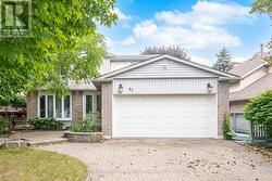 82 EASTMAN CRESCENT  Newmarket, ON L3Y 5S2