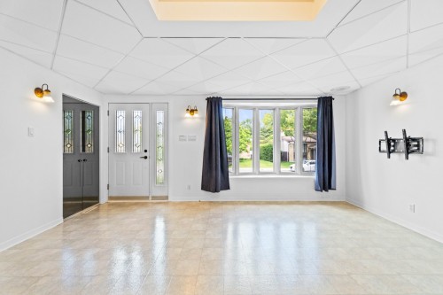 Hall d'entrée/Vestibule - 870 Rue Crevier, Laval (Sainte-Dorothée), QC 