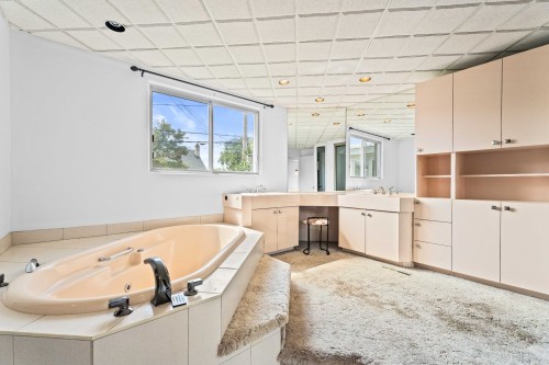 Salle de bains - 870 Rue Crevier, Laval (Sainte-Dorothée), QC 