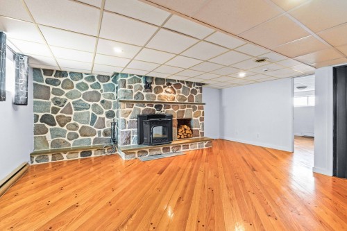 Salle familiale - 870 Rue Crevier, Laval (Sainte-Dorothée), QC 