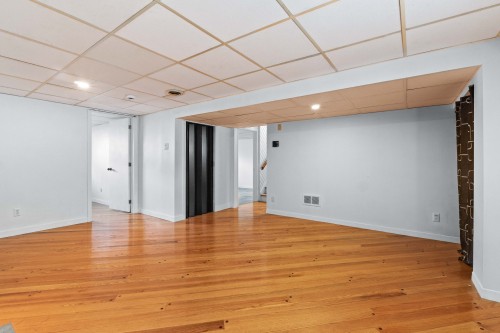 Salle familiale - 870 Rue Crevier, Laval (Sainte-Dorothée), QC 
