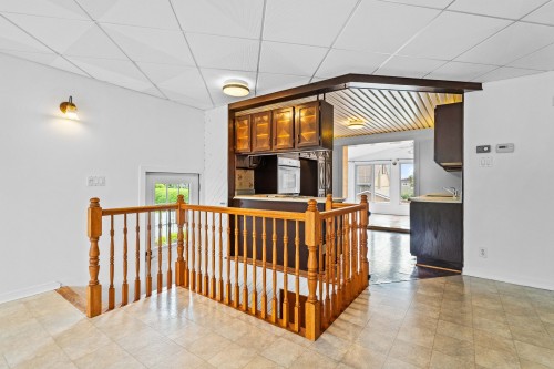 Hall d'entrée/Vestibule - 870 Rue Crevier, Laval (Sainte-Dorothée), QC 
