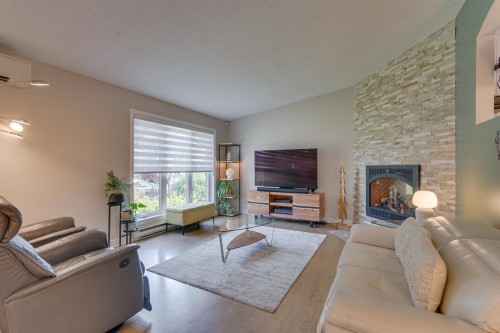Salon - 19 Rue Des Perdrix, Gatineau (Hull), QC - Indoor Photo Showing Living Room With Fireplace