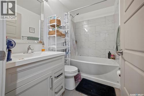 8726 Archer Lane, Regina, SK - Indoor Photo Showing Bathroom