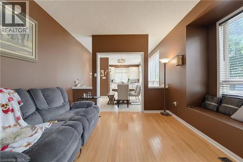 5141 Blue Spruce Avenue, Burlington, ON - Indoor Photo Showing Living Room