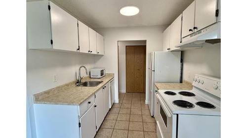 210-1108 23Rd  N Avenue, Cranbrook, BC - Indoor Photo Showing Kitchen