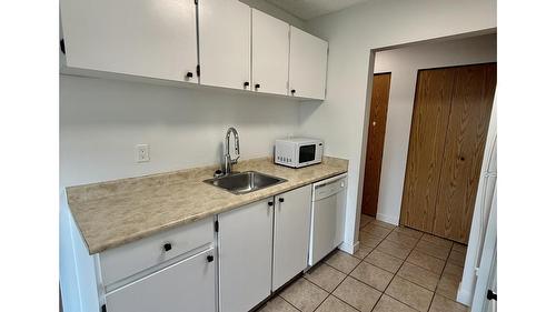 210-1108 23Rd  N Avenue, Cranbrook, BC - Indoor Photo Showing Kitchen