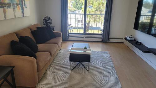 210-1108 23Rd  N Avenue, Cranbrook, BC - Indoor Photo Showing Living Room