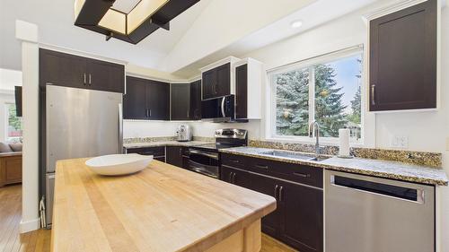 2807 Galena Bay, Kimberley, BC - Indoor Photo Showing Kitchen With Upgraded Kitchen