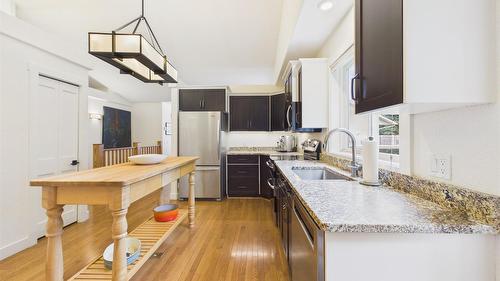 2807 Galena Bay, Kimberley, BC - Indoor Photo Showing Kitchen With Upgraded Kitchen