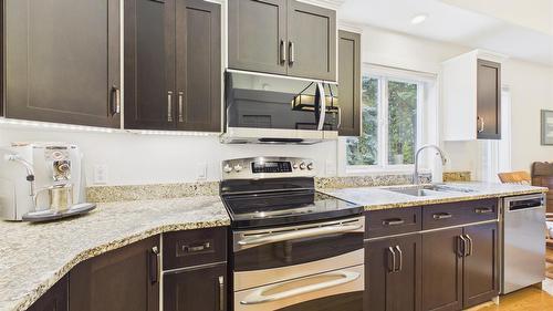 2807 Galena Bay, Kimberley, BC - Indoor Photo Showing Kitchen
