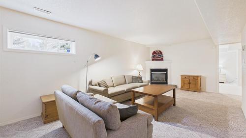 2807 Galena Bay, Kimberley, BC - Indoor Photo Showing Living Room With Fireplace