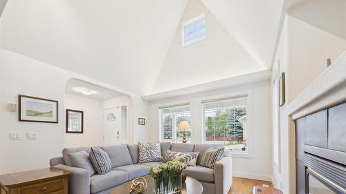 2807 Galena Bay, Kimberley, BC - Indoor Photo Showing Living Room