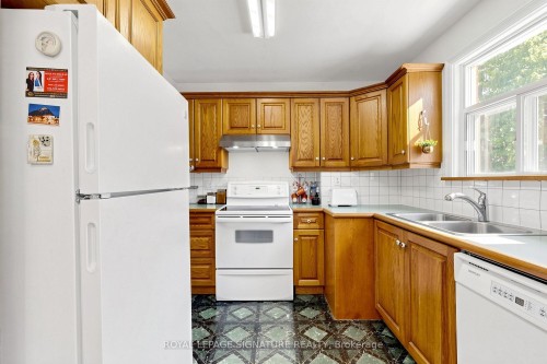 38 Lingarde Drive, Toronto, ON - Indoor Photo Showing Kitchen With Double Sink