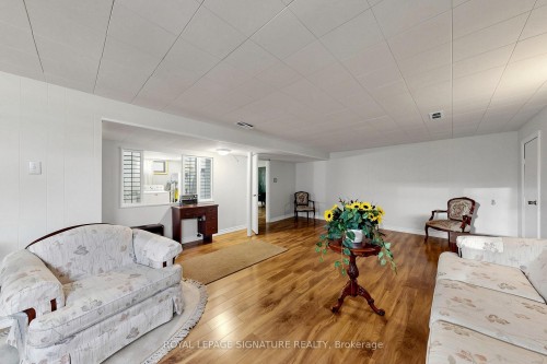 38 Lingarde Drive, Toronto, ON - Indoor