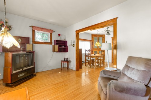 Salon - 1433 Av. Champlain, Shawinigan, QC - Indoor Photo Showing Living Room