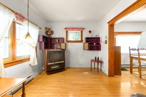 Salon - 1433 Av. Champlain, Shawinigan, QC - Indoor Photo Showing Other Room