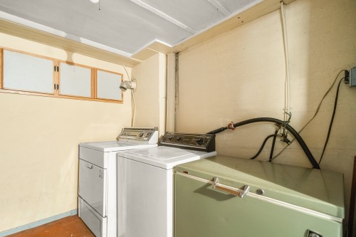 Salle de lavage - 1433 Av. Champlain, Shawinigan, QC - Indoor Photo Showing Laundry Room