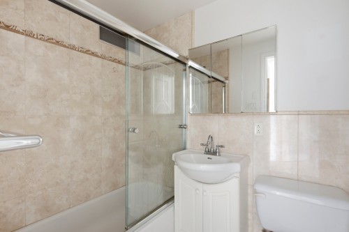 Bathroom - 998 Rue Stephens, Montréal (Verdun/Île-Des-Soeurs), QC - Indoor Photo Showing Bathroom