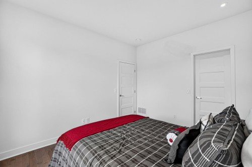 Chambre à coucher principale - 18029 Rue De Cheverny, Mirabel, QC - Indoor Photo Showing Bedroom