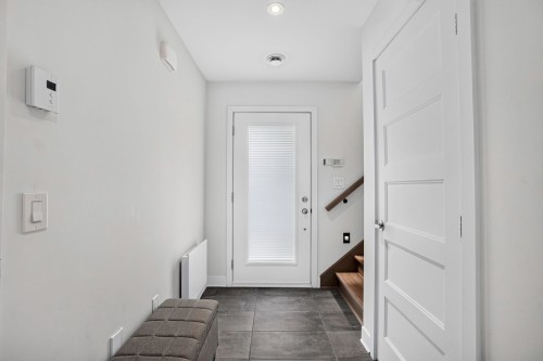 Hall d'entrée/Vestibule - 18029 Rue De Cheverny, Mirabel, QC - Indoor Photo Showing Other Room