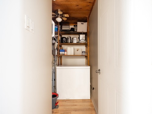 Rangement - 213 Rue Benjamin, Saint-Amable, QC - Indoor Photo Showing Laundry Room