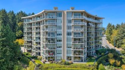 #103-5388 Hill Rise Terr Saanich, BC V8Y 3K3