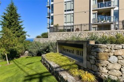 #406-5388 Hill Rise Terr Saanich, BC V8Y 3K2