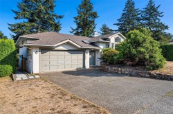 4205 Wakefield Pl Saanich, BC V8N 6E6