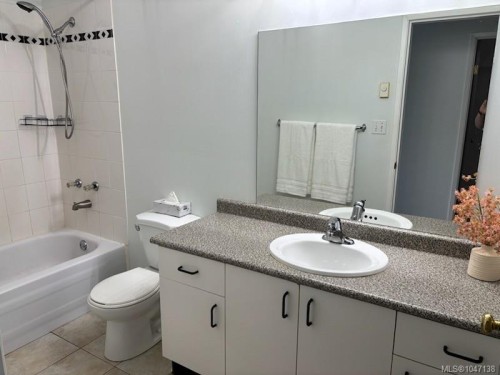 #106-9916 Daniel St, Chemainus, BC - Indoor Photo Showing Bathroom