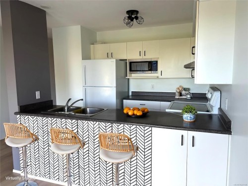 #106-9916 Daniel St, Chemainus, BC - Indoor Photo Showing Kitchen With Double Sink