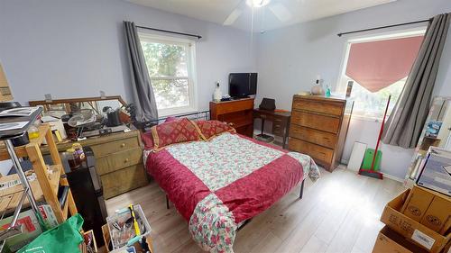521 26Th Avenue, Cranbrook, BC - Indoor Photo Showing Bedroom